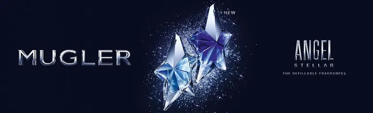 Mugler Angel Stellar: twee stervormige blauwe parfumflessen tussen fonkelingen op een donkere achtergrond